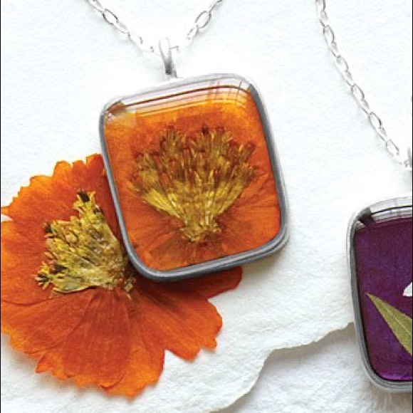 Shari Dixon Jewelry - NWT Birth month Pressed Flower Pendant Necklace